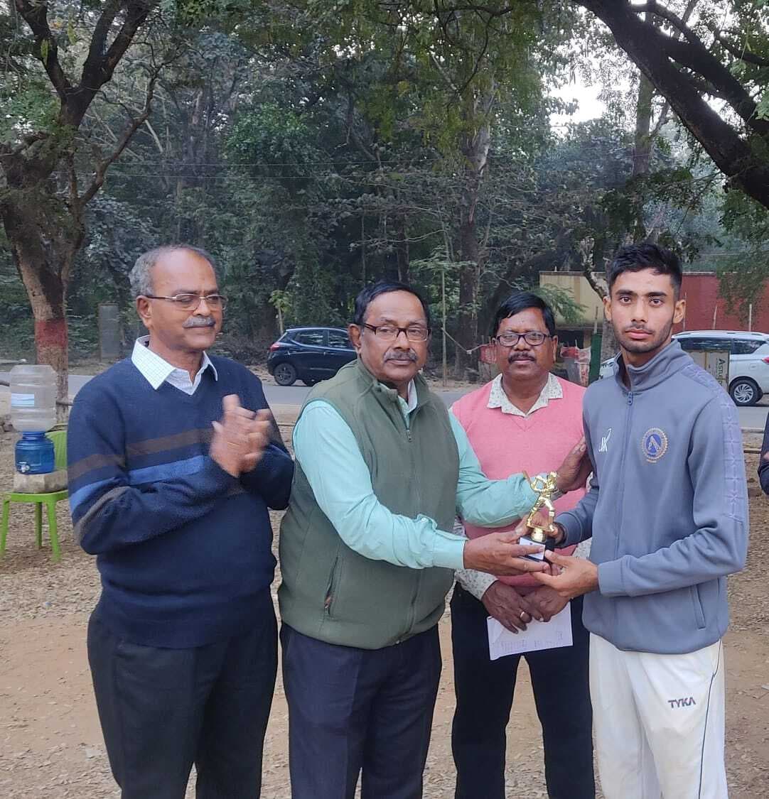 आयुष कुमार के शतक से एल टाउन की टीम जीती