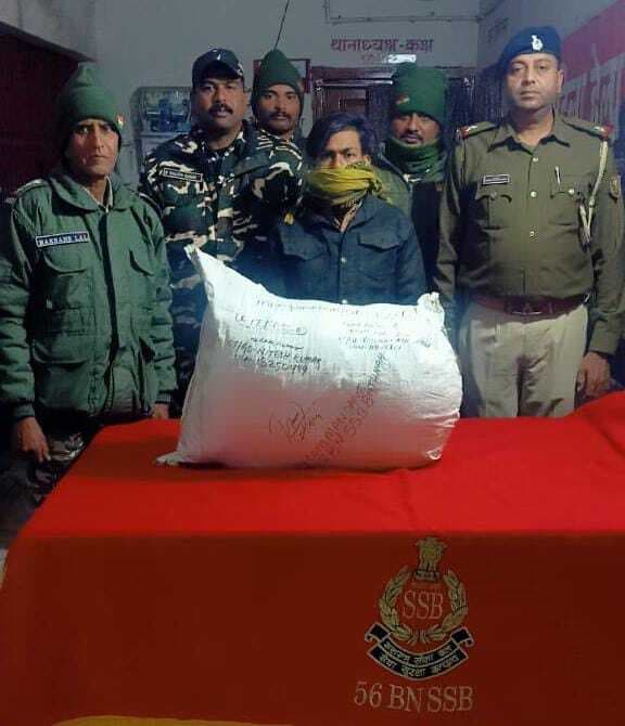 12 किलो गांजा के साथ तस्कर गिरफ्तार