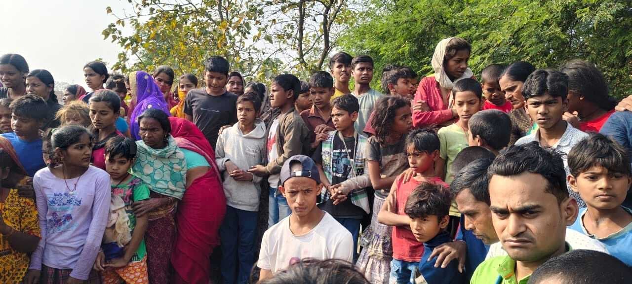 ट्रैक्टर ने बाइक में मारा धक्का, भाभी की मौत, देवर घायल