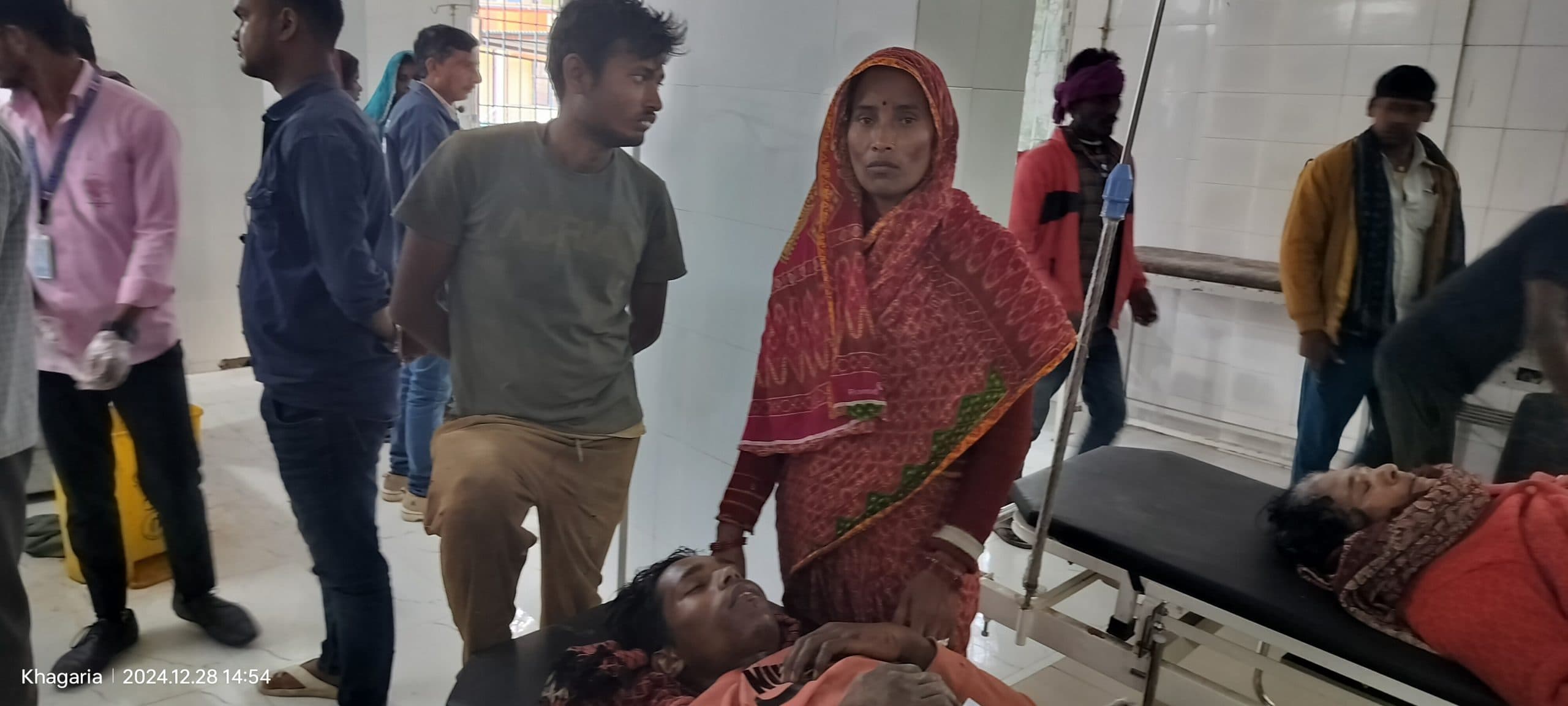 सड़क निर्माण में लगे मजदूरों पर गिरा धसना, तीन जख्मी