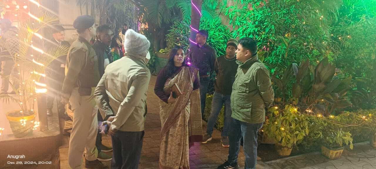 Bokaro News : डीसी के निर्देश पर एसडीओ व सिटी डीएसपी ने होटल वेस्ट इन पहुंच की जांच