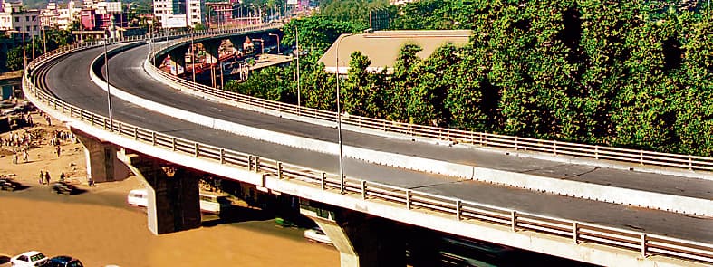 डबल डेकर फ्लाइओवर के रैंप के निर्माण का काम तेज