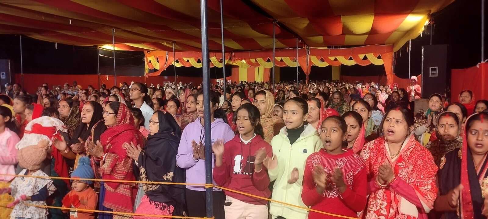 Dhanbad News:गुरु के बताये मार्ग पर चलने से ही मिलती है मंजिल : धनंजयानंद