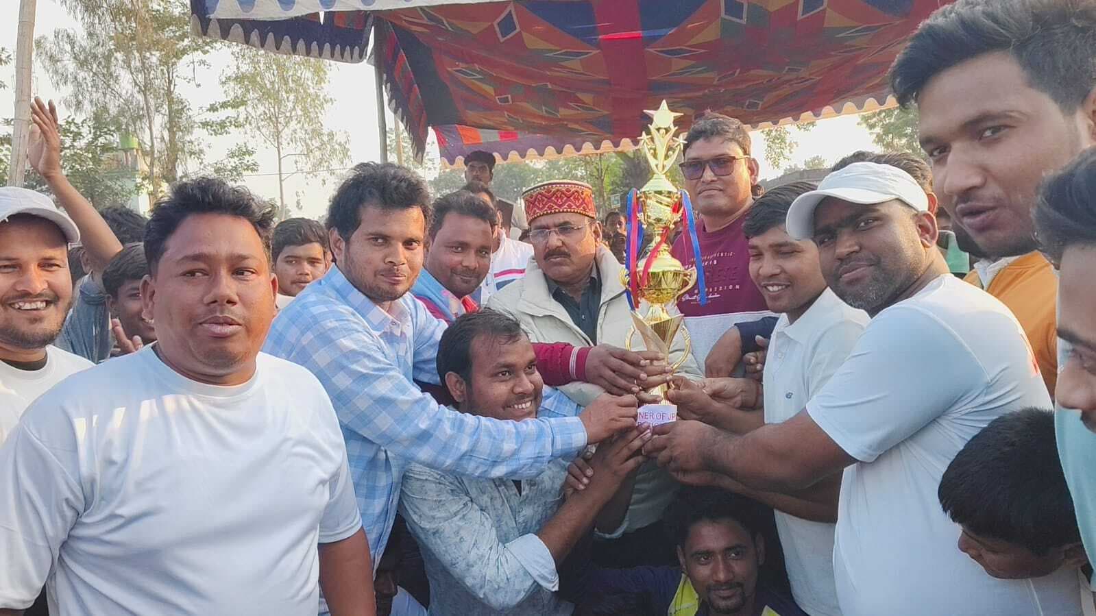 सेमापुर में आयोजित क्रिकेट टूर्नामेंट के फाइनल मुकाबला में शामिल हुए जिलाध्यक्ष