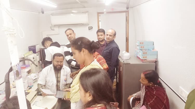 मनिहारी में तीन दिवसीय हैल्थ कैंप में एक हजार लोगों का हुआ इलाज