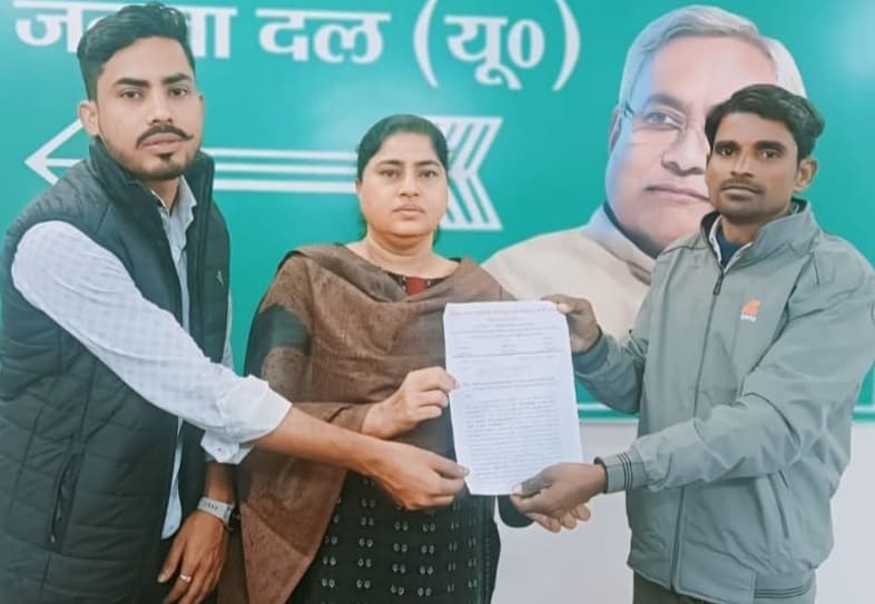 स्वच्छता पर्यवेक्षक ने मंत्री को सौंपा ज्ञापन