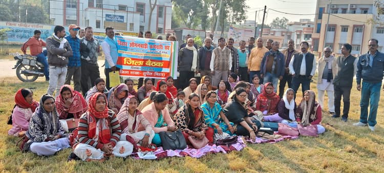 हक-अधिकार की लड़ाई को ले आंगनबाड़ी सेविकाओं ने की बैठक