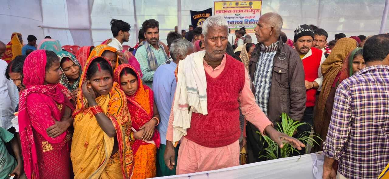 मेगा हेल्थ कैंप में दो हजार मरीजों का इलाज के बाद मुफ्त दी गयी दवा