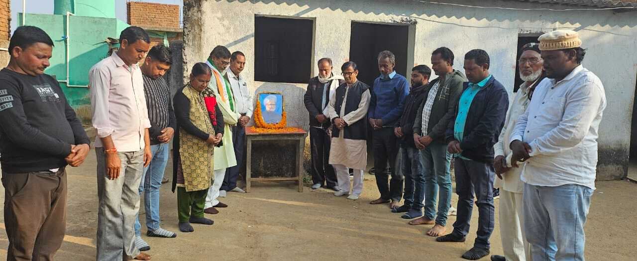 आर्थिक सुधारों के जनक डॉ मनमोहन सिंह को दी श्रद्धांजलि