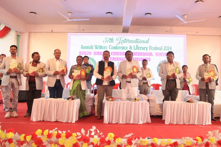 Jamshedpur News : झारखंड में 10 हजार क्षेत्रीय भाषा के शिक्षकों की जल्द होगी बहाली