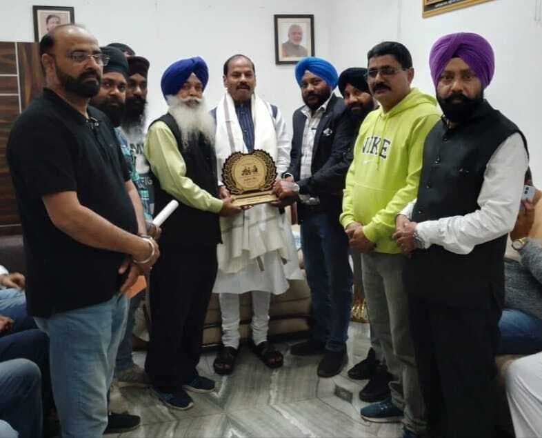 Jamshedpur news. रंगरेटा महासभा ने पूर्व राज्यपाल रघुवर दास का किया स्वागत