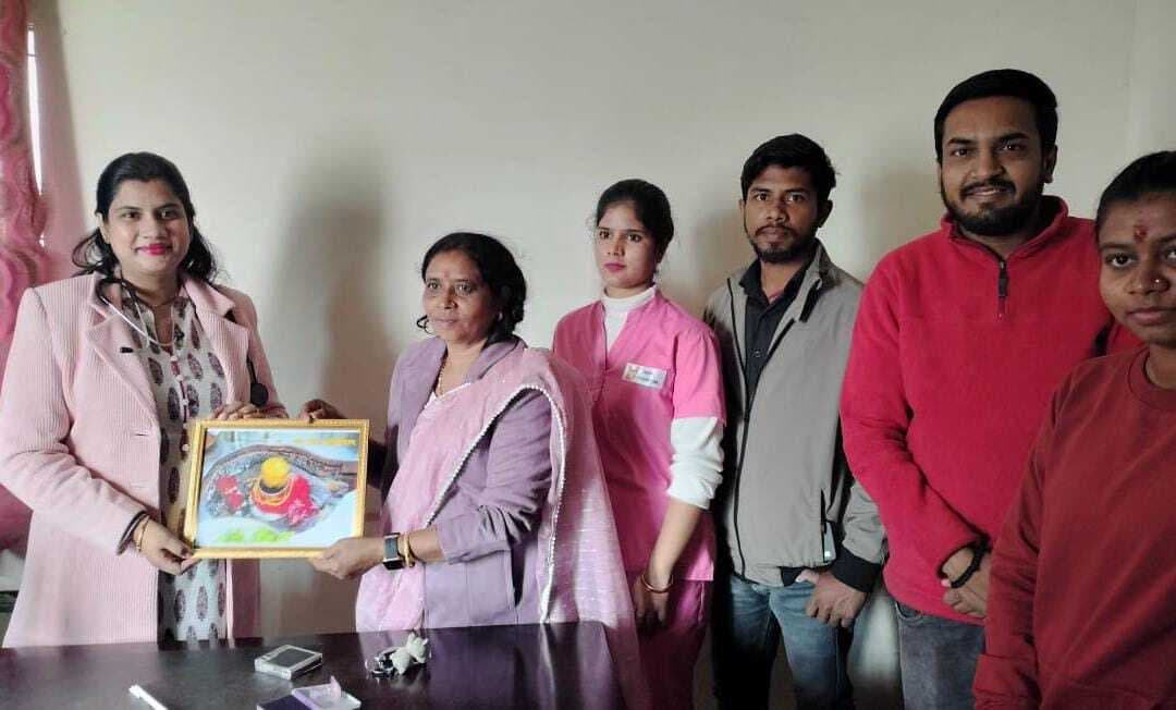 शिविर में डॉ अंकिता सिंह को पूर्व नपं अध्यक्ष ने किया सम्मानित