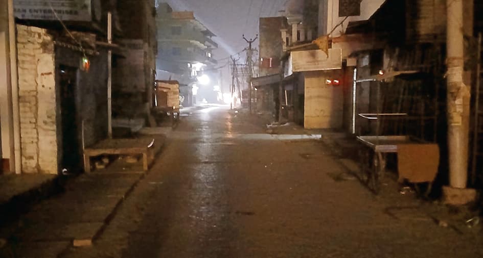 Gopalganj News  : शाम होते ही अंधेरे में डूब जा रहे हैं शहर के गली और मुहल्ले