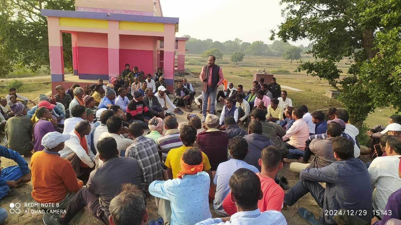 Giridih News :जांच में बिना अनाज दिये अंगूठा लगाने का मामला उजागर