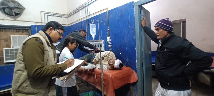 नवादा में सड़क दुर्घटना में बाइक सवार दो लोगों की मौत, एक घायल