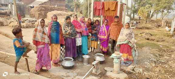 लखीपुर उरांव टोला में एक साल से सोलर जलमीनार व चापाकल खराब