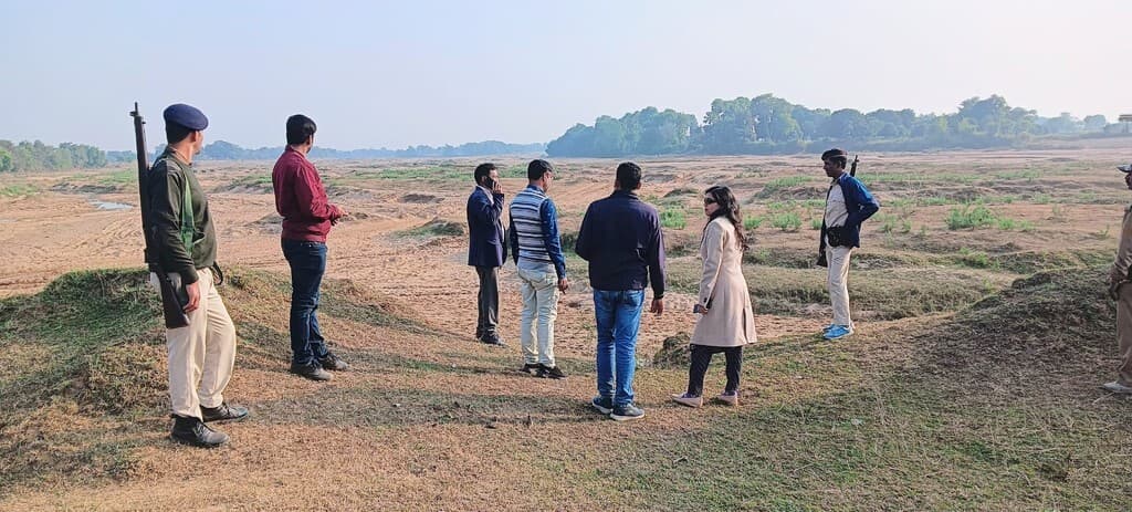 जिला टीम ने सिमरिया बालू घाट का किया निरीक्षण