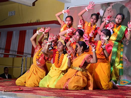 बच्चों ने शानदान प्रस्तुति से दर्शकों को किया मंत्रमुग्ध