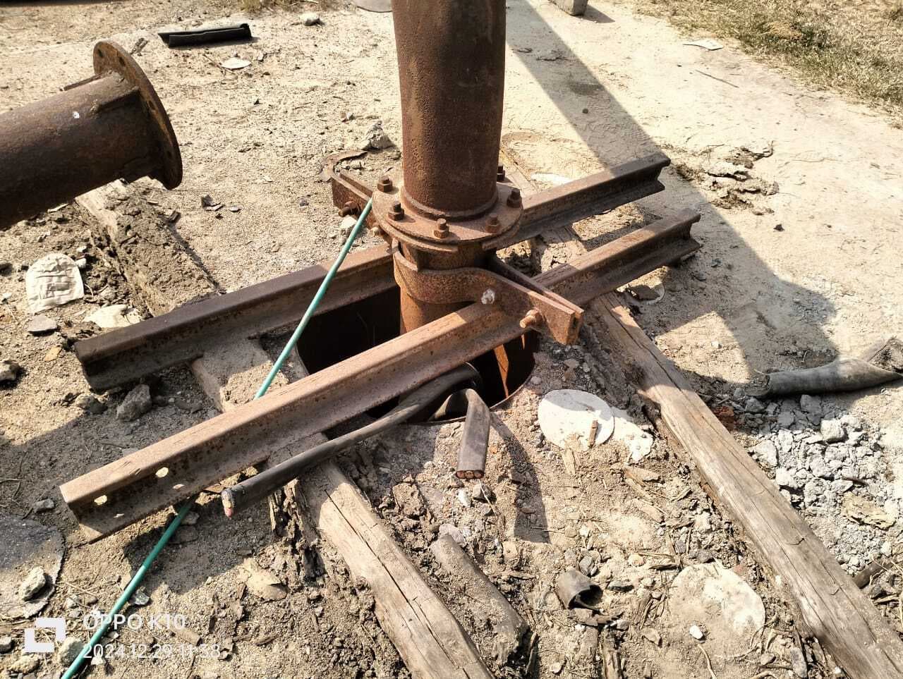 Dhanbad News : होमगार्डों की दो रायफल, गोलियां व नौ लाख रुपये के केबल लूटे