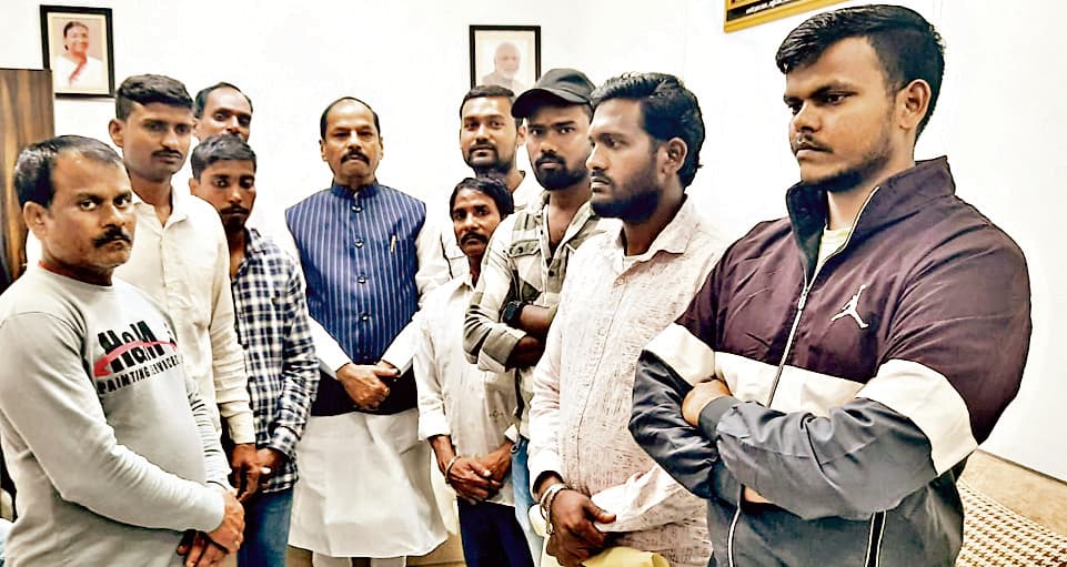 Jamshedpur News : ठेका कर्मियों की समस्या का नहीं हुआ समाधान, तो आंदोलन : रघुवर दास