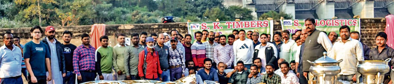 Jamshedpur News : टाटा मोटर्स के कर्मियों ने उठाया वनभोज का लुत्फ