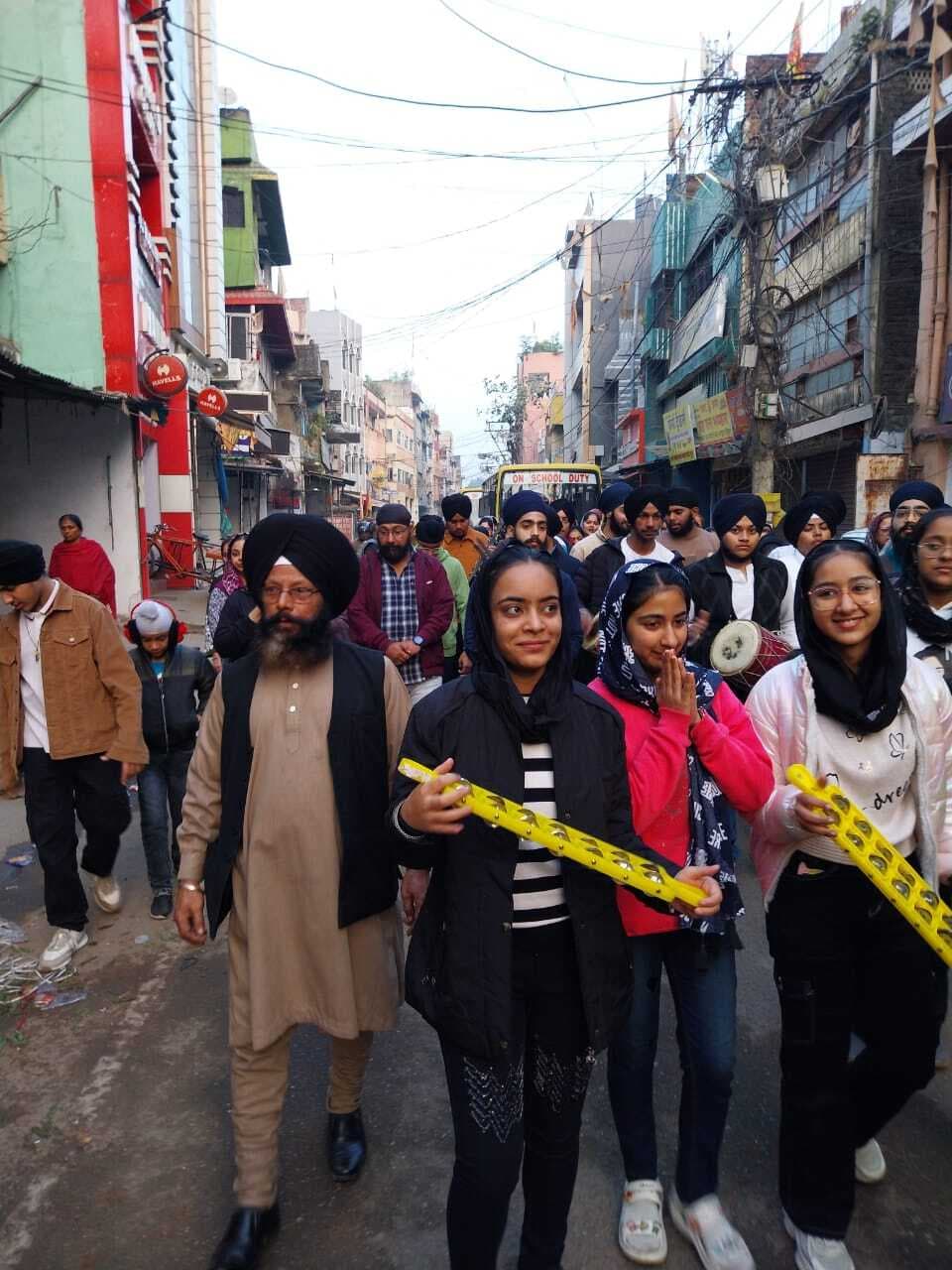 ranchi news : प्रभात फेरी में लोचै मेरा मनु लोचै गुर दरसन ताई बिलप करे चात्रिक की निआई ...की गूंज