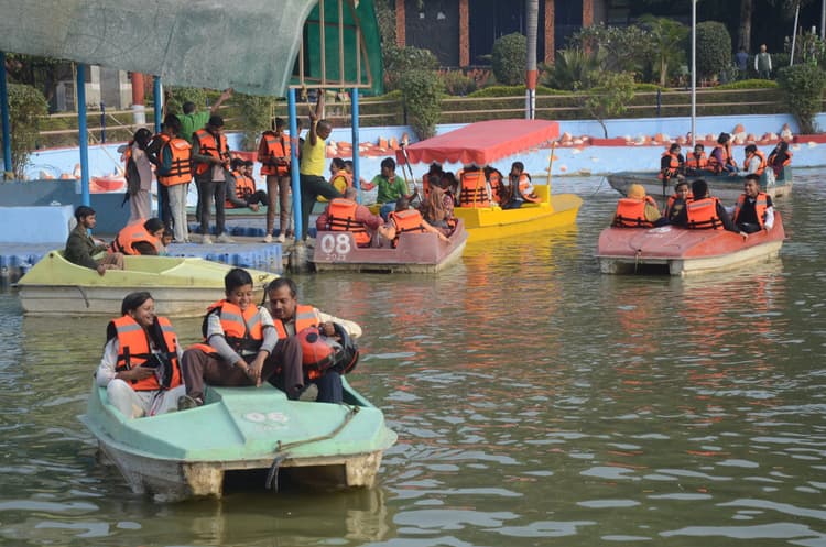अंतिम रविवार को विज्ञान केंद्र, जू व इको पार्क में उमड़ी भीड़