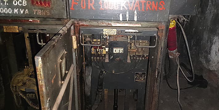 Dhanbad News : खास कुसुंडा कोलियरी बिजली घर में दो दर्जन डकैतों का उत्पात, 1.5 लाख का नुकसान