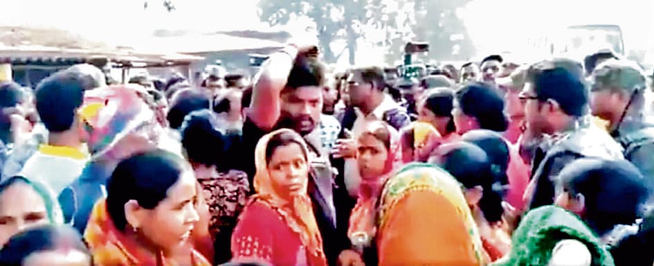 लापता शख्स के लिए किया सड़क जाम, बाद में तालाब से मिला शव