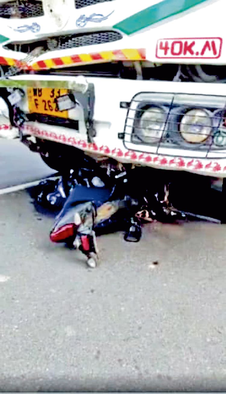 खड़गपुर : ट्रक से कुचल कर बाइक चालक की मौत