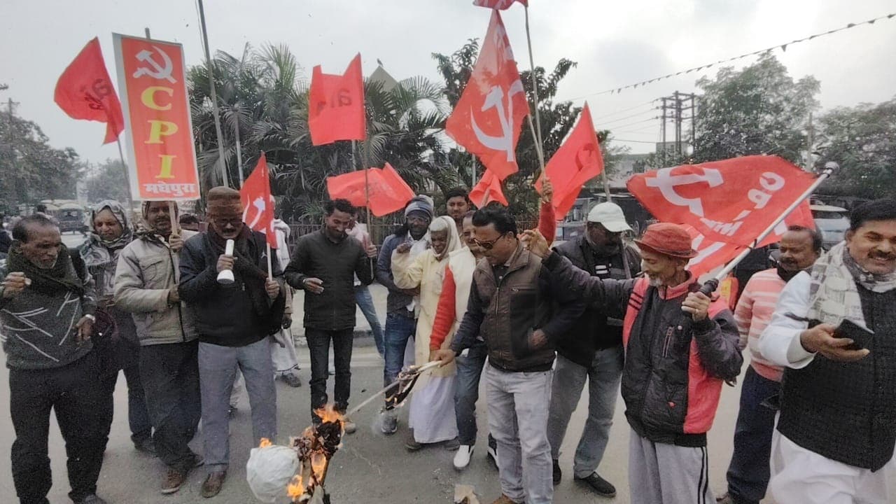 वाम दलों ने किया गृहमंत्री का फूंका पुतला