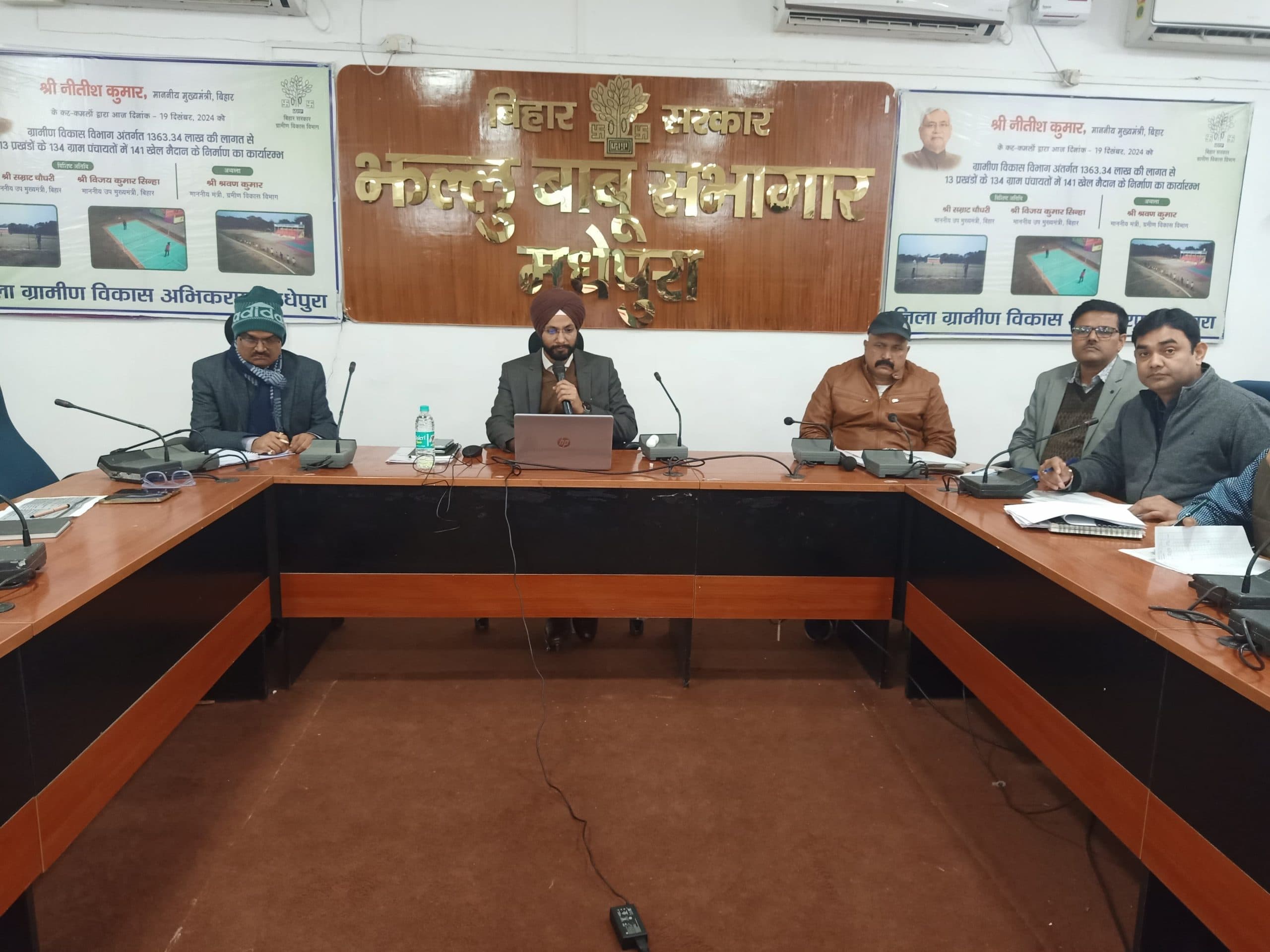 गणतंत्र दिवस से पहले सरकारी भवनों का करायें रंग-रोगन - डीएम