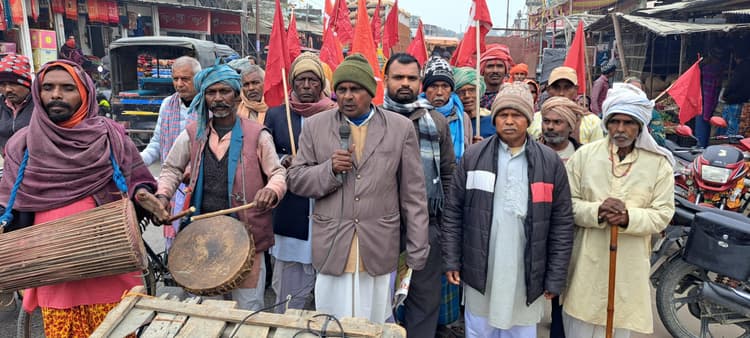 विभिन्न मांगों को लेकर भाकपा अंचल परिषद के सदस्यों ने किया विरोध-प्रदर्शन