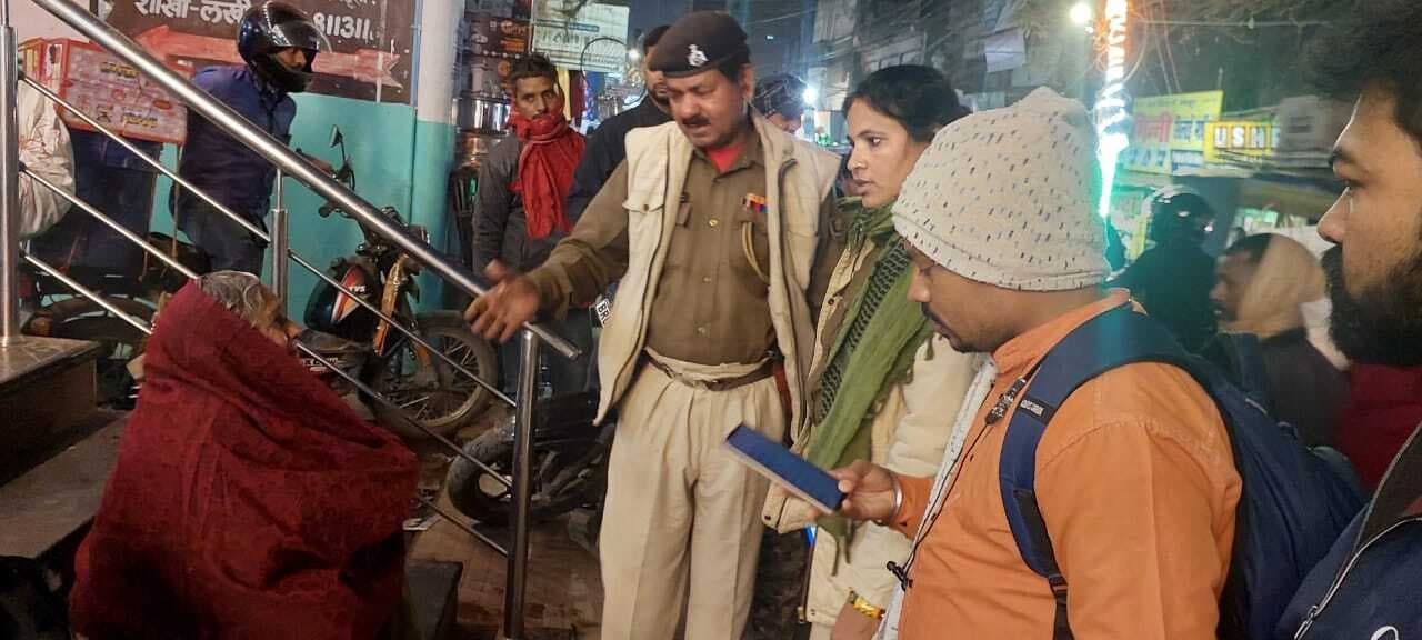 वृद्ध महिला के साथ दो बदमाशों ने की छिनतई