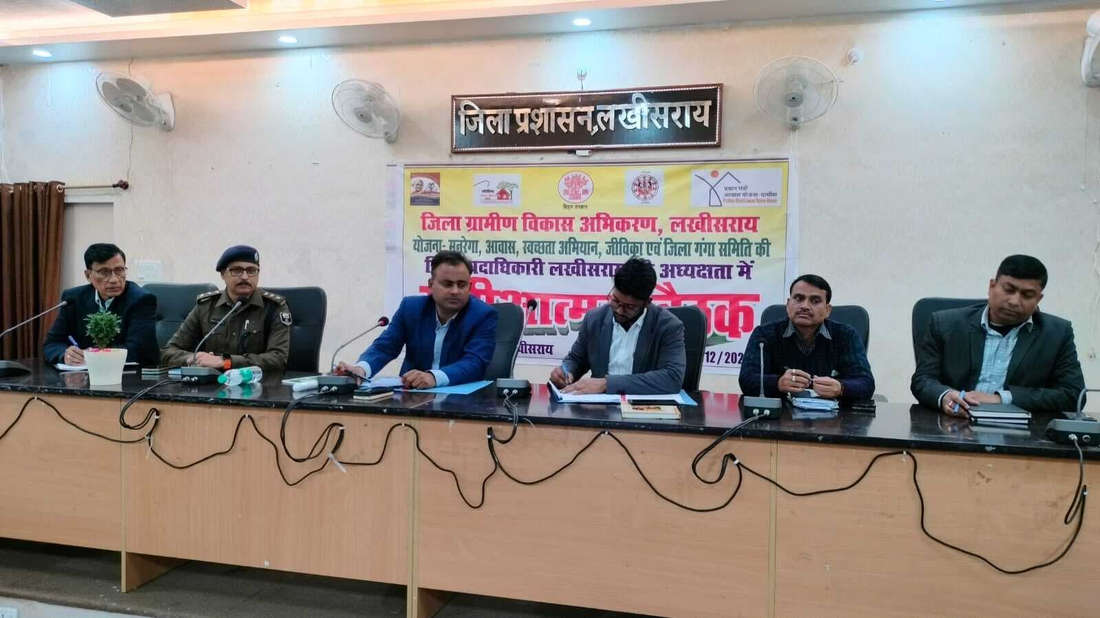 मुख्य सड़क से छह फीट हटकर दुकान लगाने का निर्देश