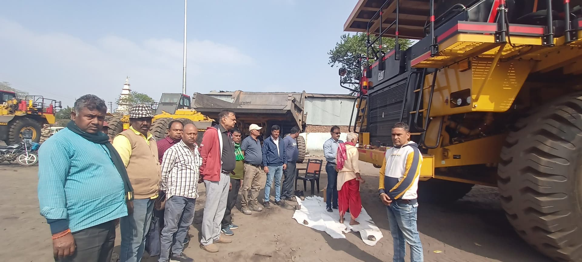 जीएम ने 60 टन लोडिंग क्षमता वाले कैटरपिलर डंपर का किया उद्घाटन