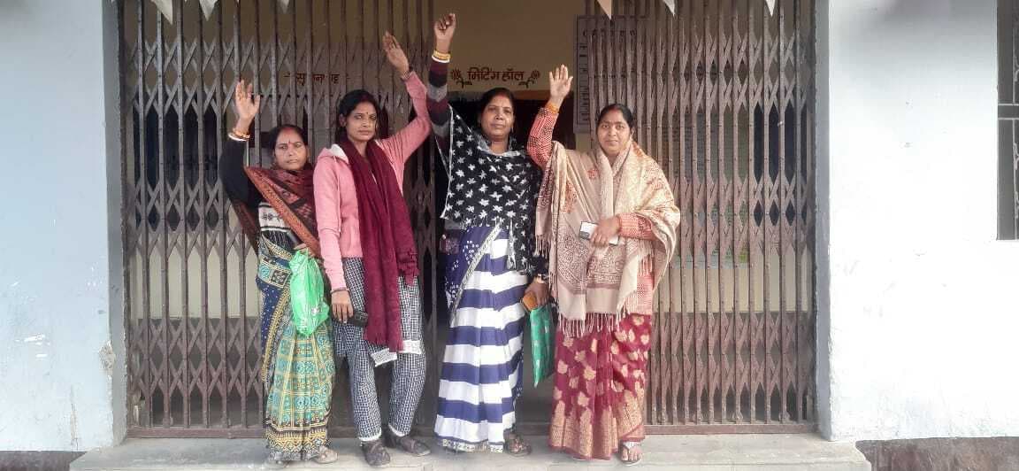 बर्खास्तगी को लेकर जीविका कार्यालय के जीविका सीएम ने किया विरोध