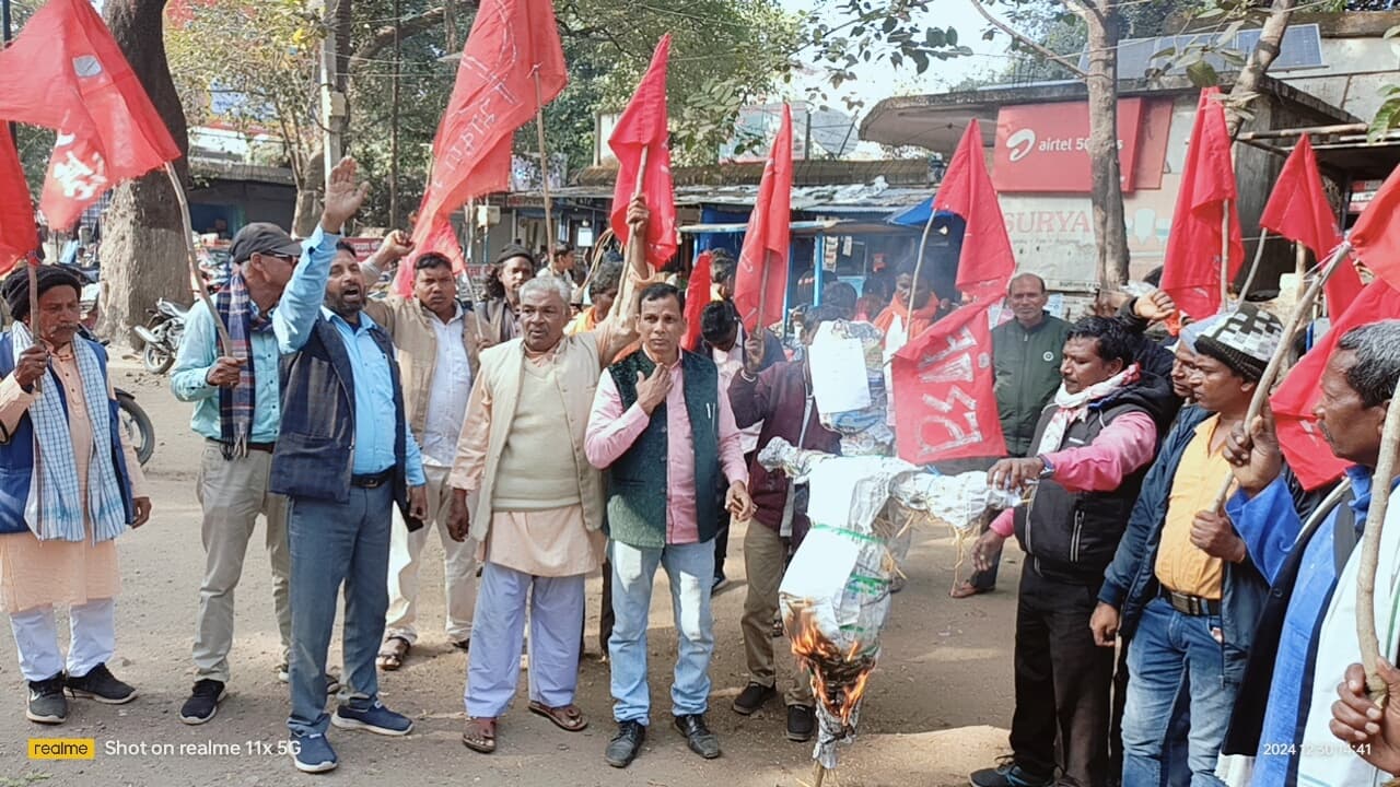 भाकपा माले का प्रतिवाद मार्च, गृह मंत्री का फूंका पुतला