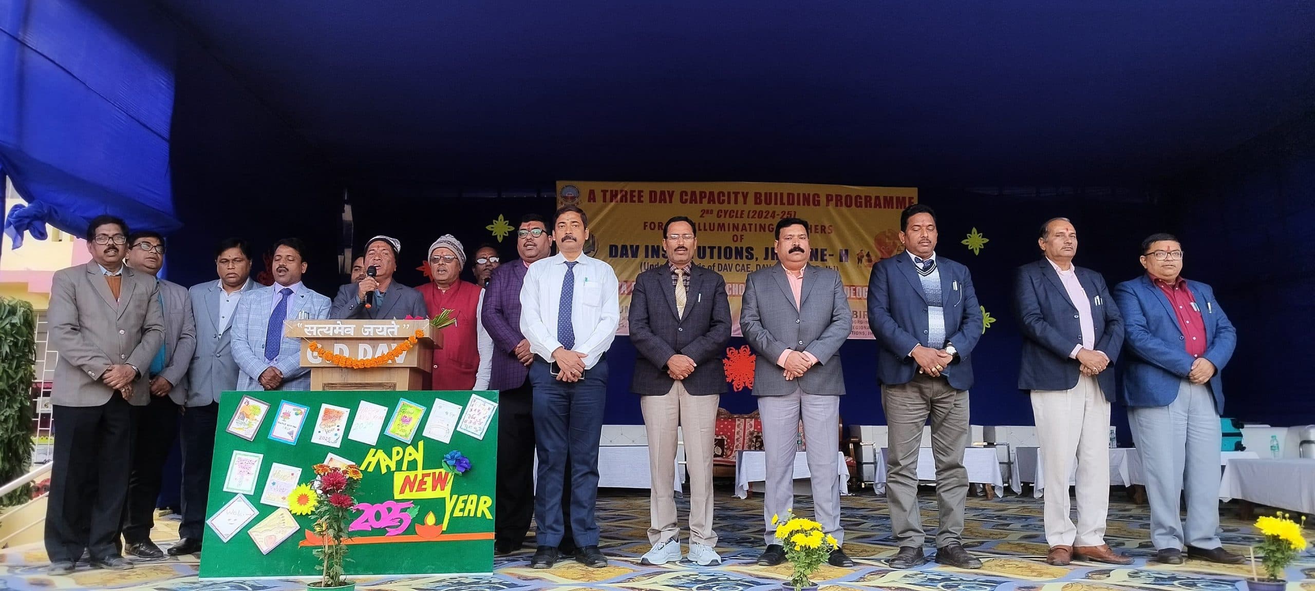 Deoghar News : छात्रों ने सामाजिक कुरीतियों पर प्रस्तुत किये नुक्कड़ नाटक