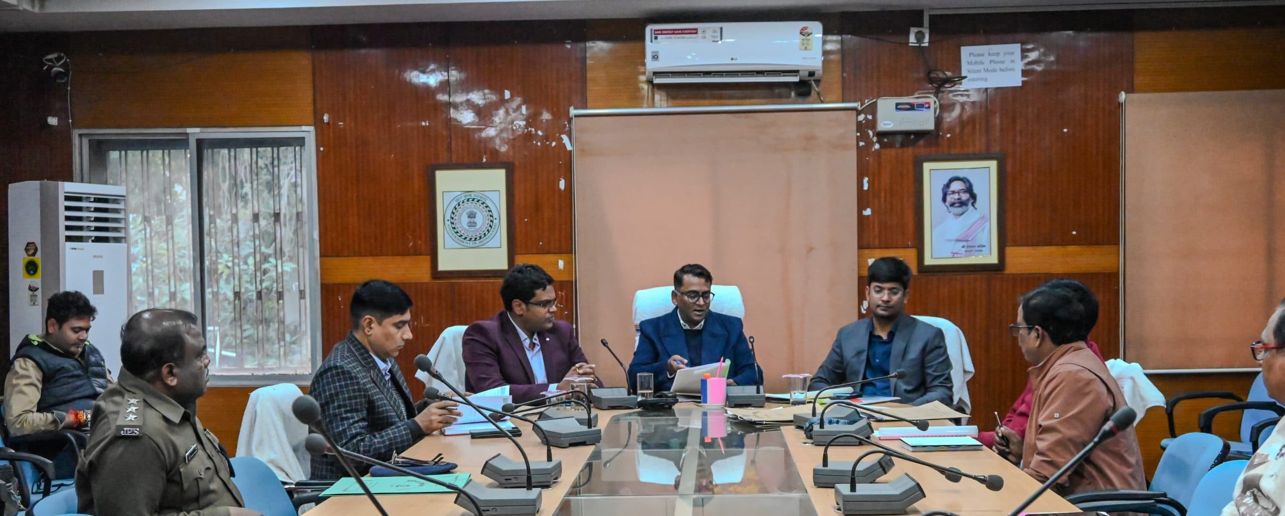 Deoghar News : चालान वाले बालू घाट का संचालन जल्द शुरू करायें : डीसी