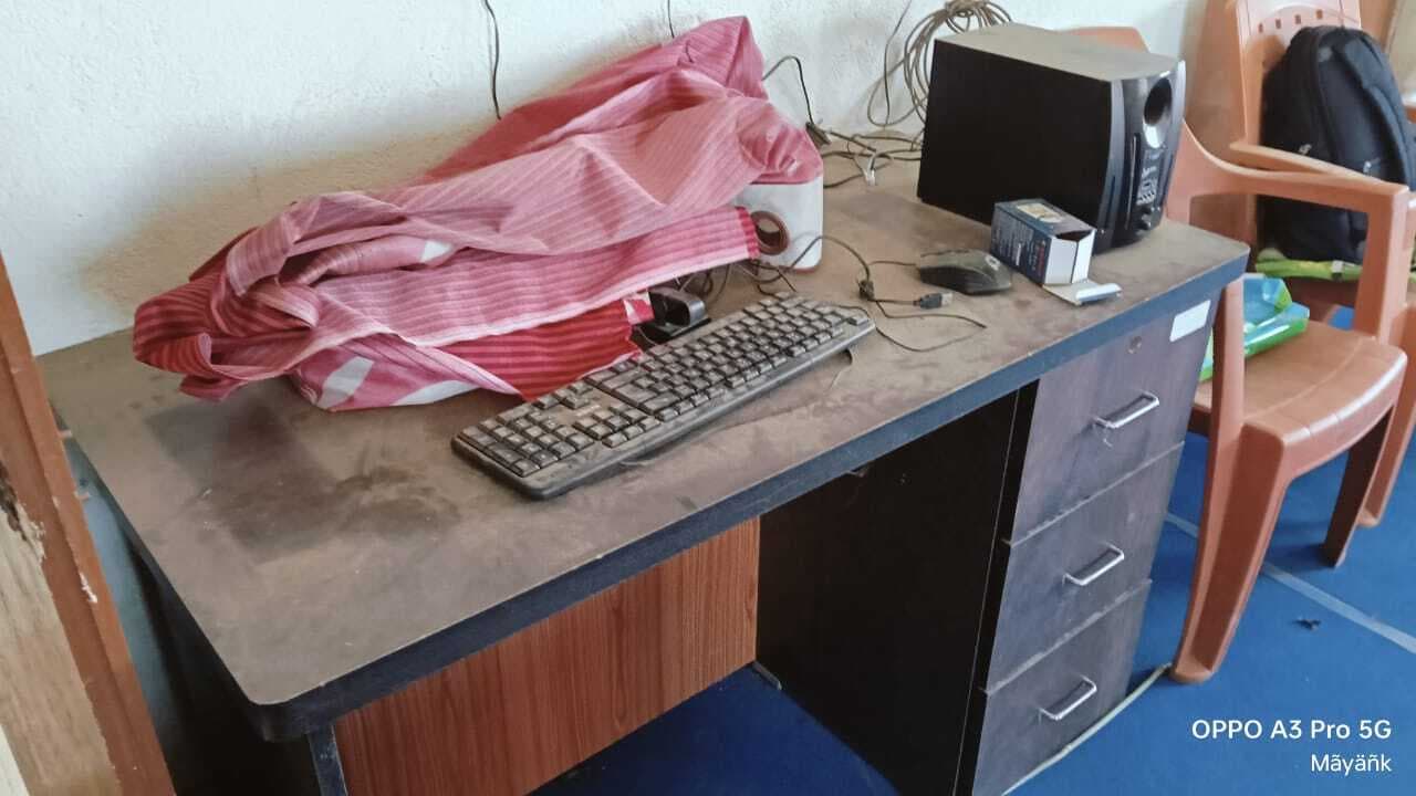 हाइस्कूल बांक से कंप्यूटर सहित अन्य सामानों की हुई चोरी