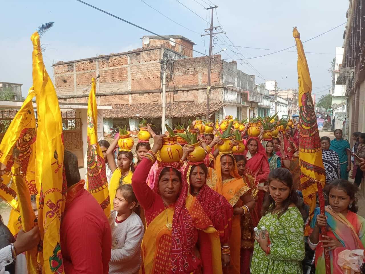 सात दिवसीय श्रीमद्भागवत कथा को लेकर निकाली गयी कलश शोभा यात्रा