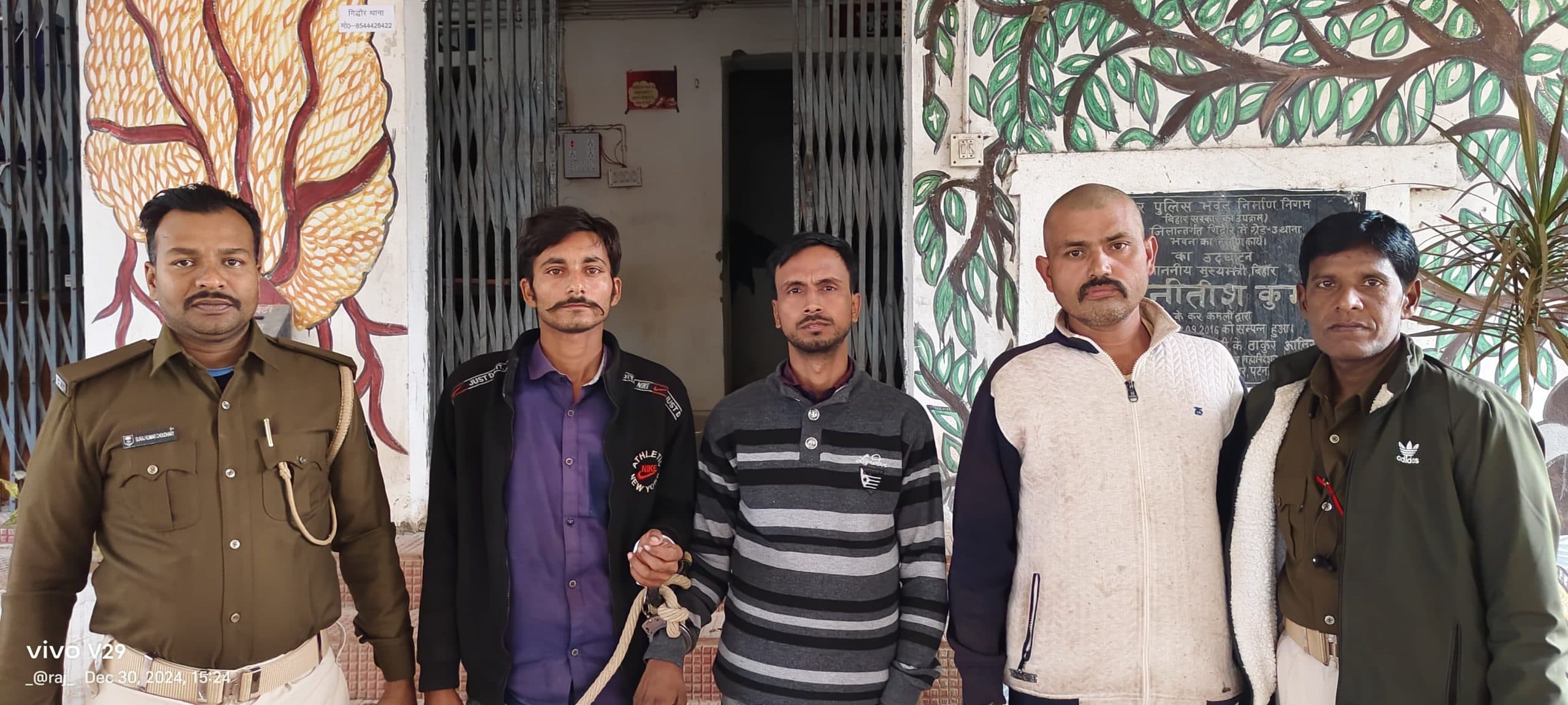 शराब पीकर हंगामा कर रहे तीन युवकों को पुलिस ने किया गिरफ्तार, भेजा जेल