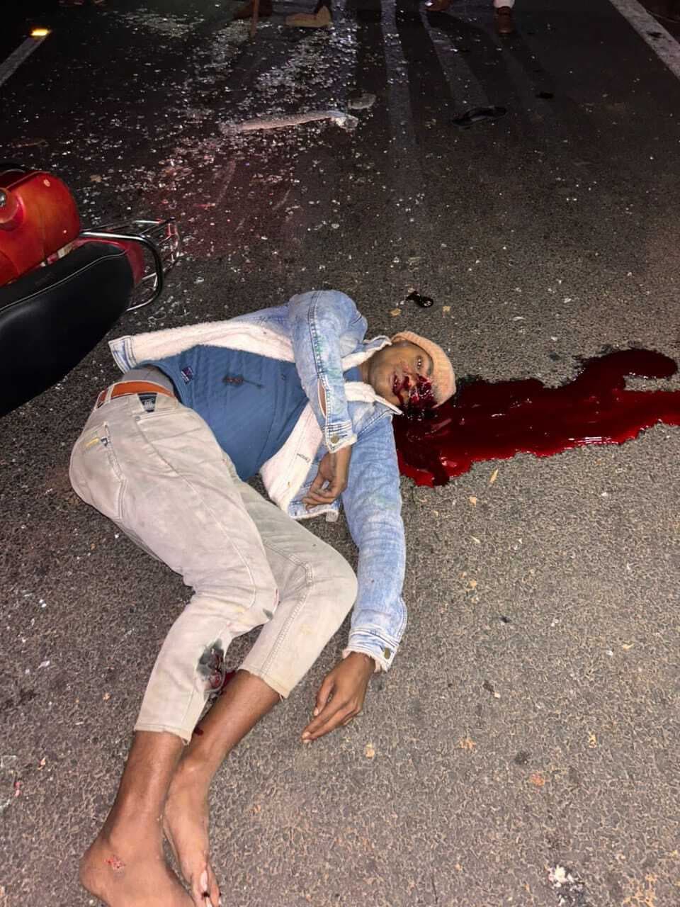 तेज रफ्तार बाइक ने खड़े ऑटो में पीछे से मारी जोरदार टक्कर, युवक की मौत