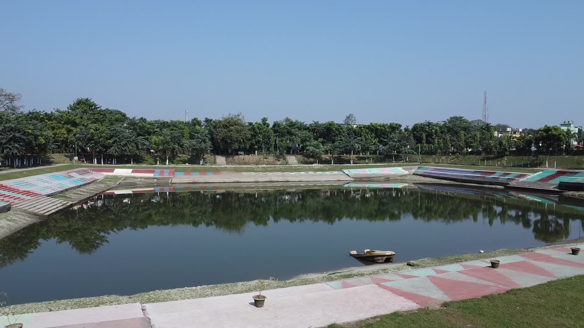 सजने लगे पिकनिक स्पॉट, दिये जा रहे केक व गुलदस्ते के एडवांस ऑडर