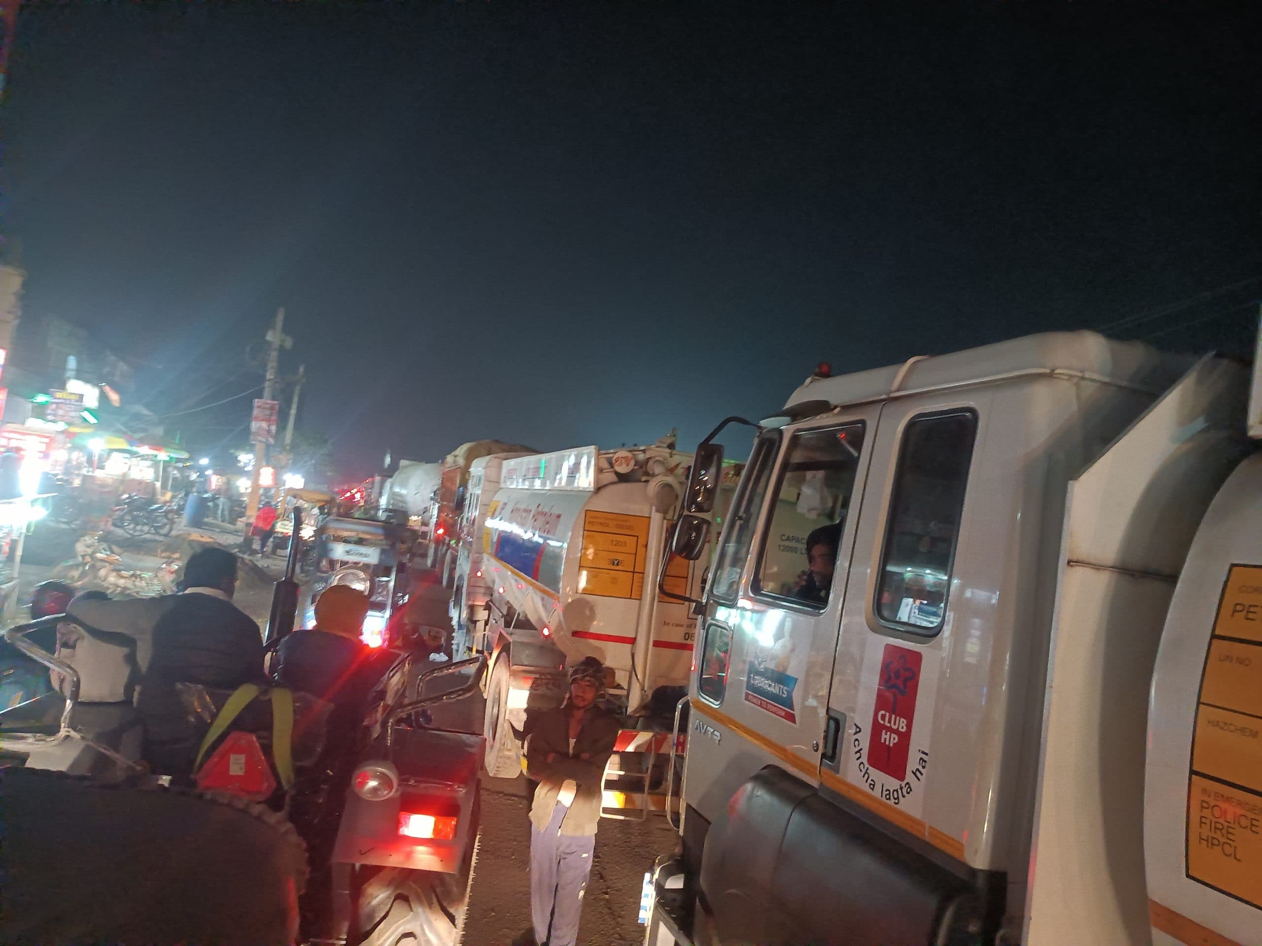 फिर लगा महाजाम, 14 किमी तक लगी वाहनों की कतार