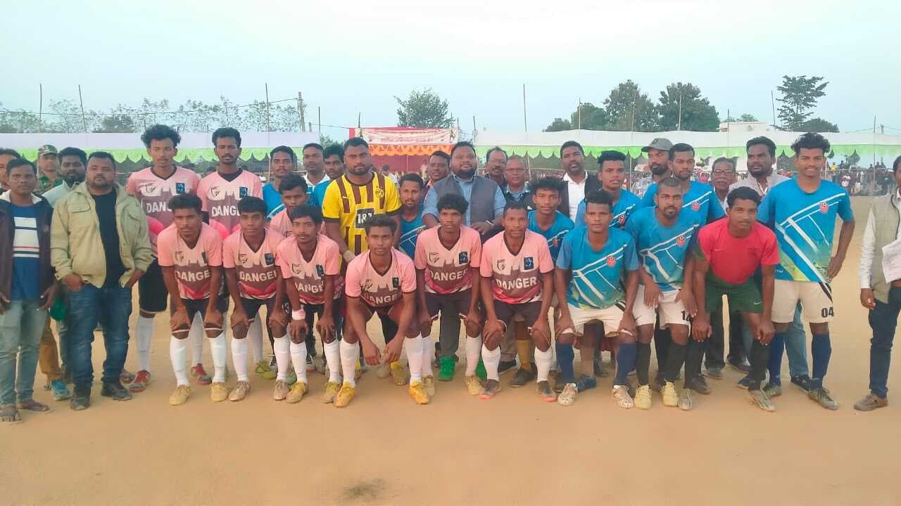 Chaibasa News : एनटीआर एफसी को हरा अजय एंड ब्रदर्स बना विजेता