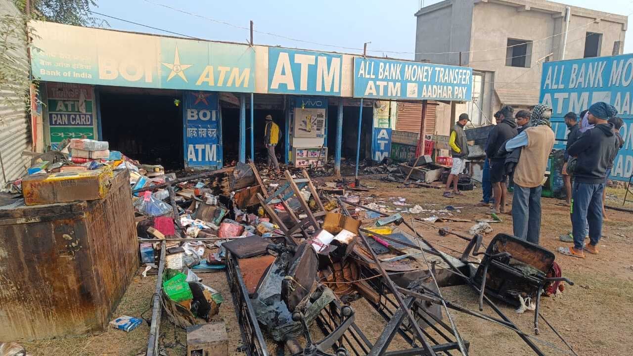 East Singhbhum : बहरागोड़ा में शॉर्ट सर्किट से तीन दुकानें जलीं, 22 लाख का नुकसान