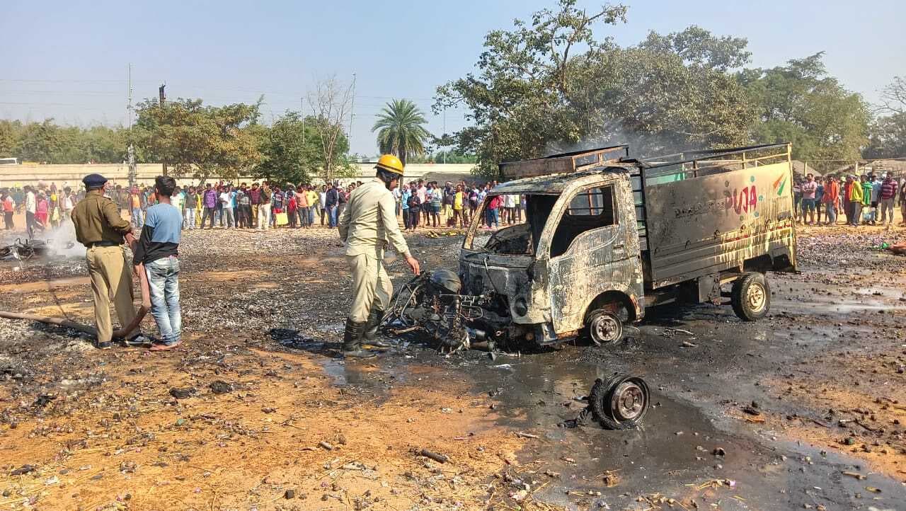 East Singhbhum : वर्षांत-2024 : चाकुलिया की पटाखा दुकानों में आग, प्रेमिका के पति की हत्या, दुर्घटना में दो मौत व घरों और मंदिरों में चोरी की घटनाएं रहीं चर्चित