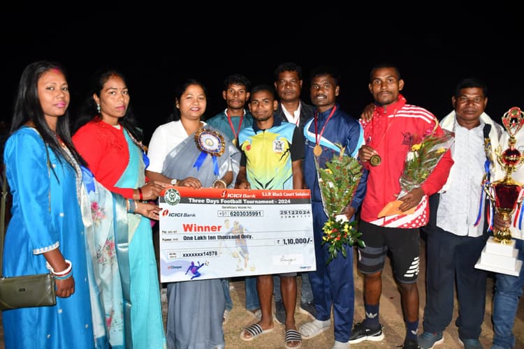 Chaibasa News : दिशांत बना विजेता, स्नेहा एफसी उपविजेता